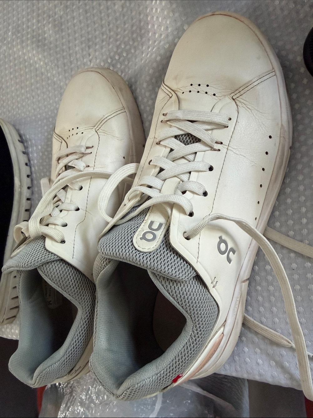 Oncloud OC Women’s The Roger Advantage Tennis Shoes White & Rosehips 9.5 EU 41